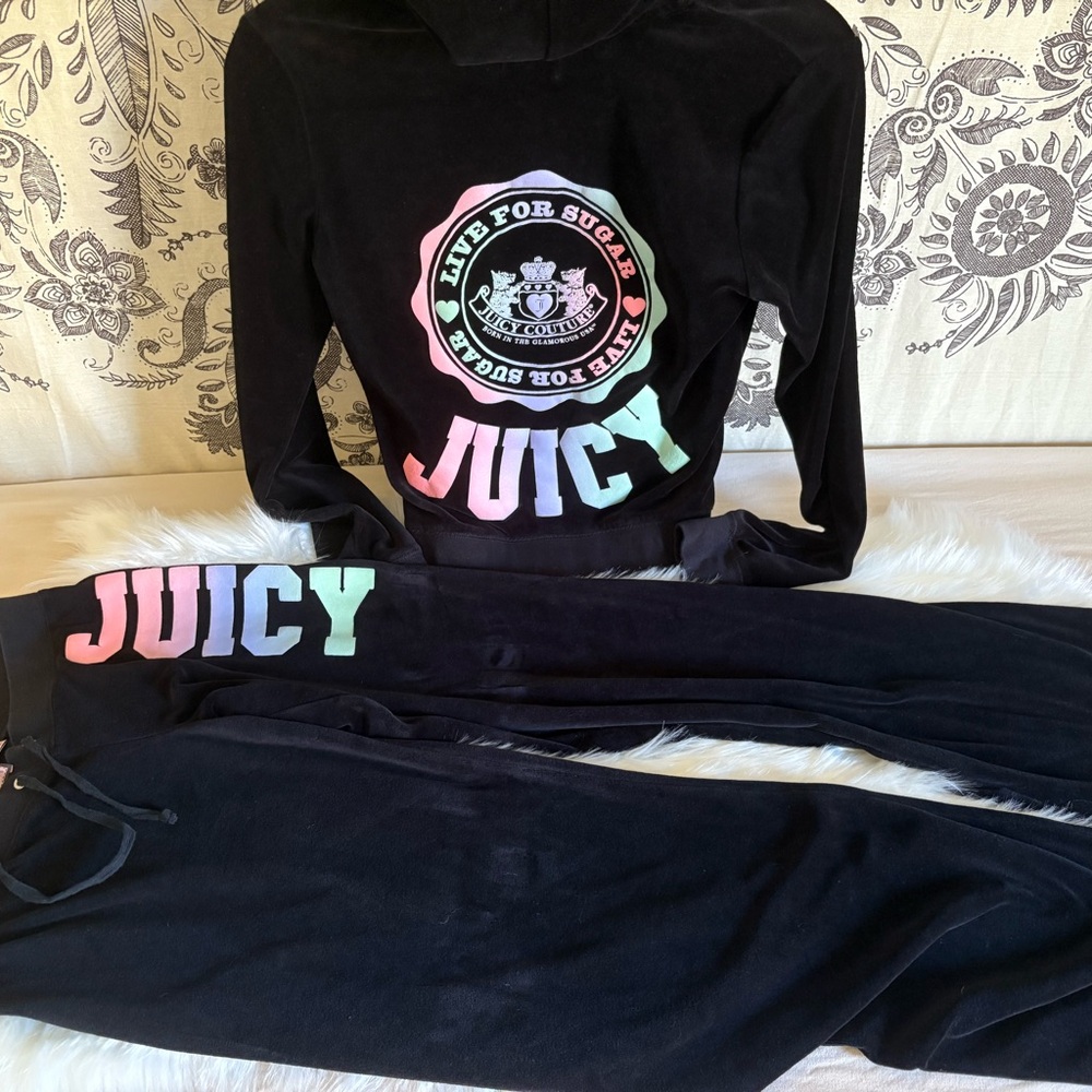 Juicy Couture Black Velour Set with Pastel Logo - Picture 8 of 8